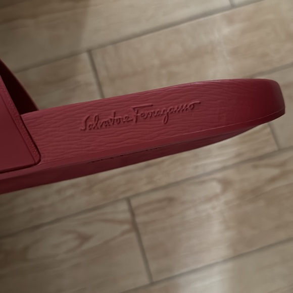 Salvatore Ferragamo Red Groove Men Slides Sandals - Picture 11 of 11